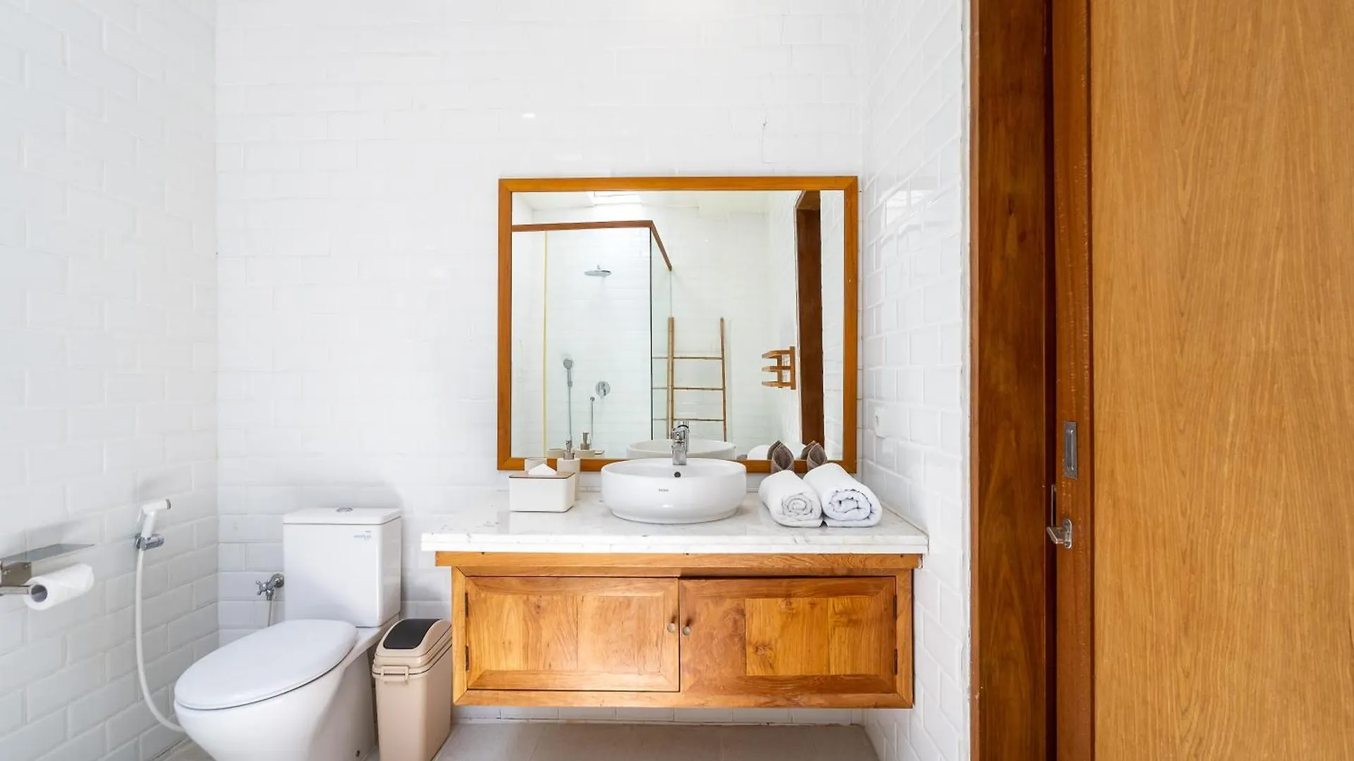 Beta Stay And Surf Canggu  Homestay