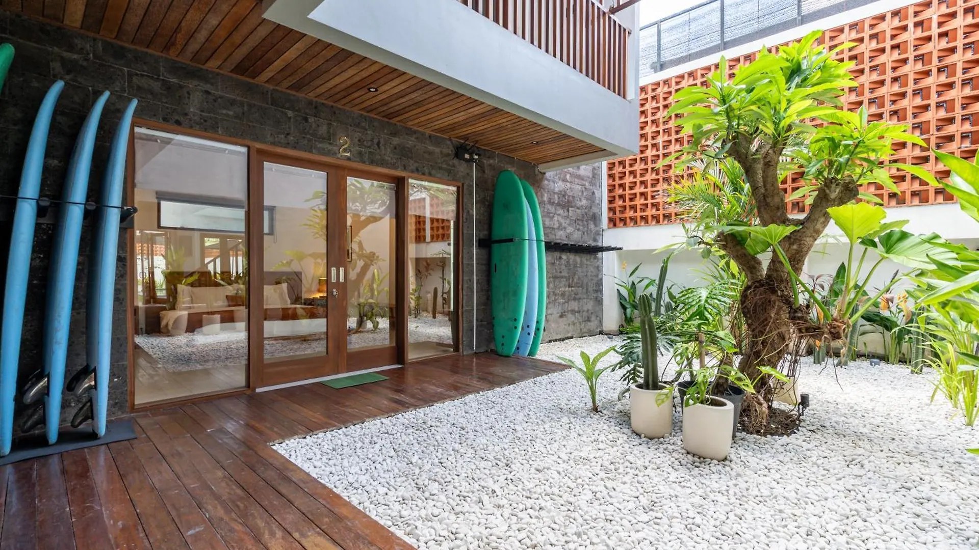 Beta Stay And Surf Canggu